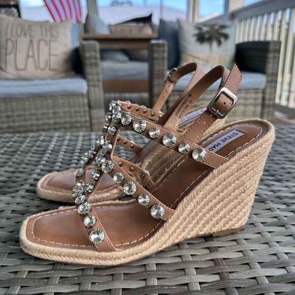 Steve Madden Upright Rhinestone Stud Wedge Sandals Womens 10 Tan‎ New - Picture 1 of 13